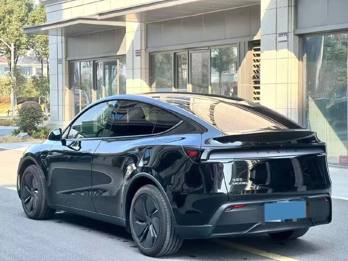 2025 Tesla Model Y BEV 62.5KWH,autocango,china used car exporter,china ev exporter,chinese used car exporter,chinese used ev exporter