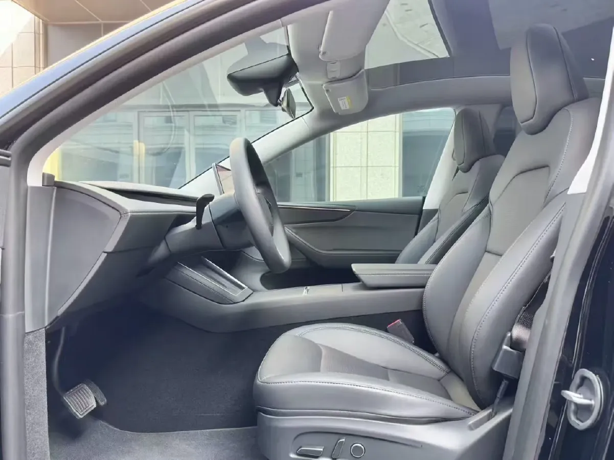 2025 Tesla Model Y BEV 62.5KWH,autocango,china used car exporter,china ev exporter,chinese used car exporter,chinese used ev exporter