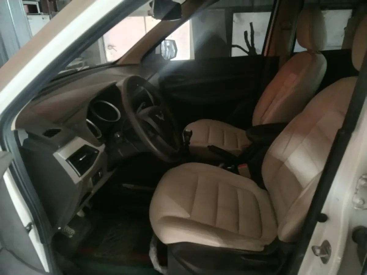 2019 WuLing HongGuang 1.5L 99HP L4 6MT,autocango,china used car exporter,china ev exporter,chinese used car exporter,chinese used ev exporter