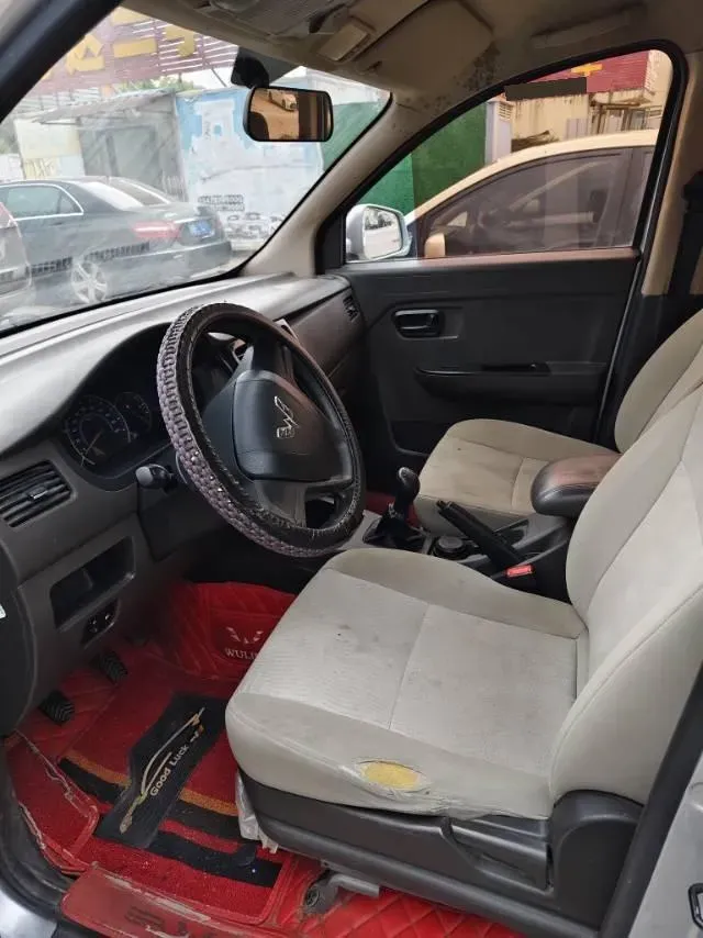 2016 BaoJun 310 1.2L 82HP L4 5MT,autocango,china used car exporter,china ev exporter,chinese used car exporter,chinese used ev exporter