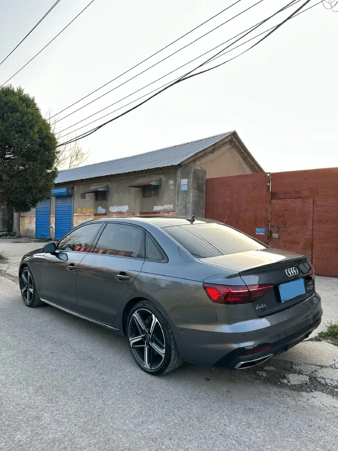 2022 Audi A4L 2.0T 252HP L4 7DCT,autocango,china used car exporter,china ev exporter,chinese used car exporter,chinese used ev exporter