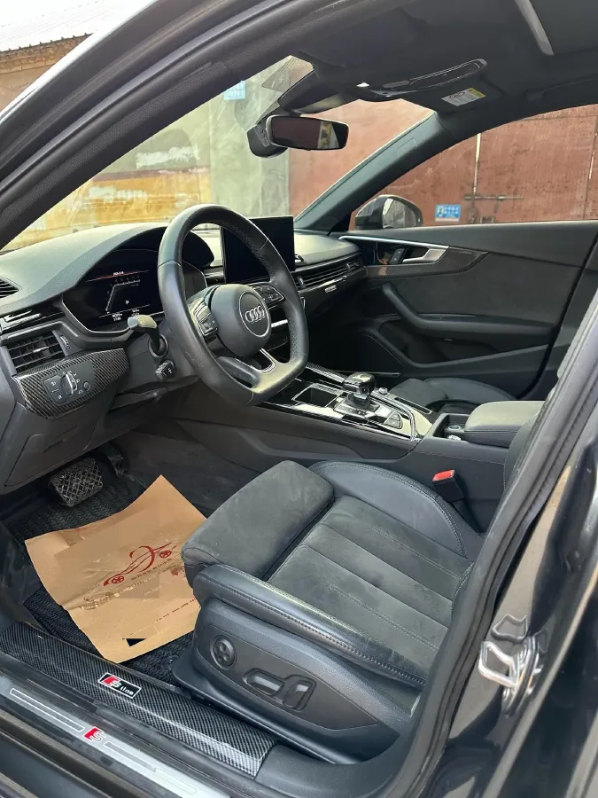 2022 Audi A4L 2.0T 252HP L4 7DCT,autocango,china used car exporter,china ev exporter,chinese used car exporter,chinese used ev exporter