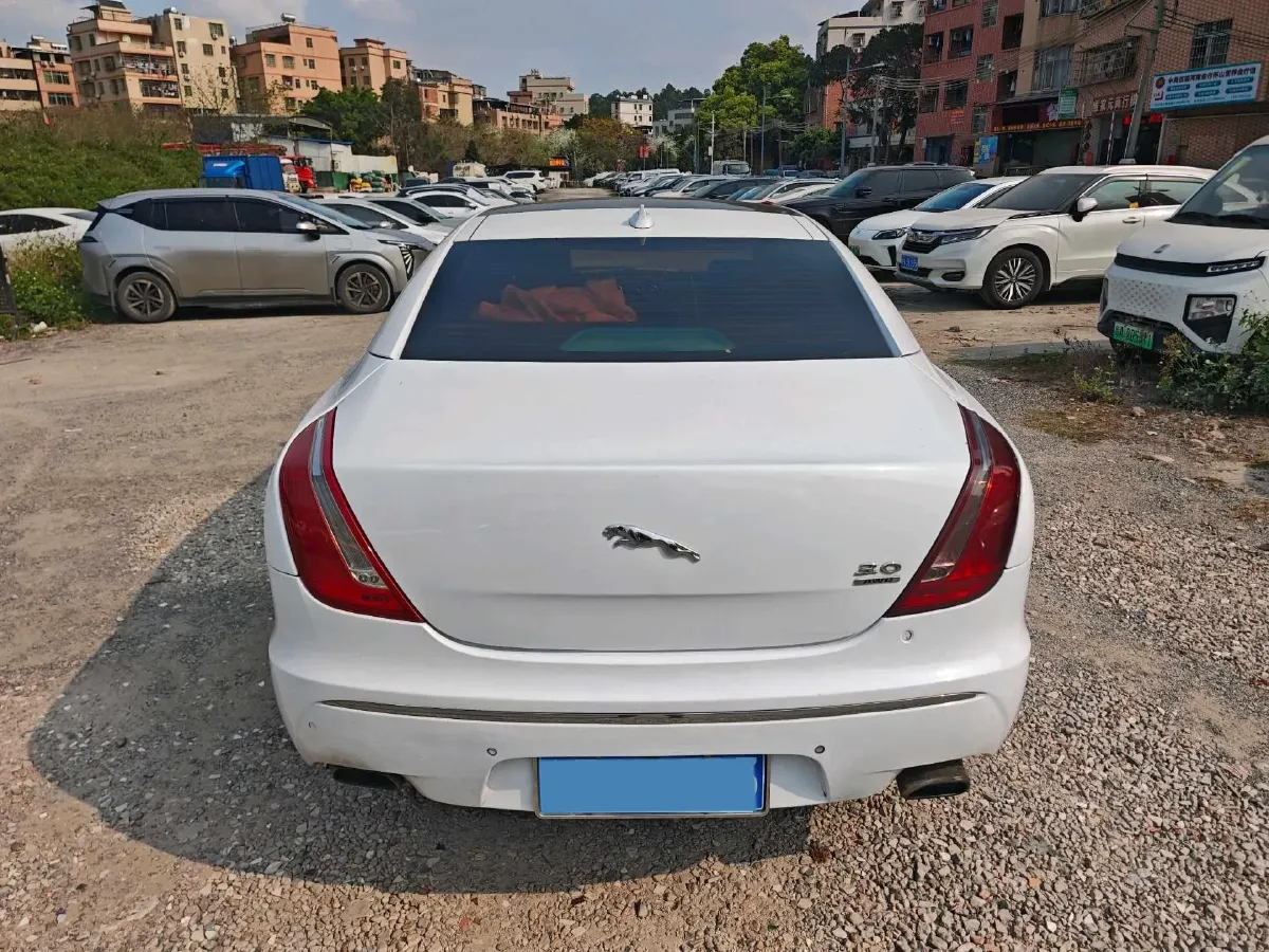 2014 Jaguar XJ 2.0T 240HP L4 8AT,autocango,china used car exporter,china ev exporter,chinese used car exporter,chinese used ev exporter