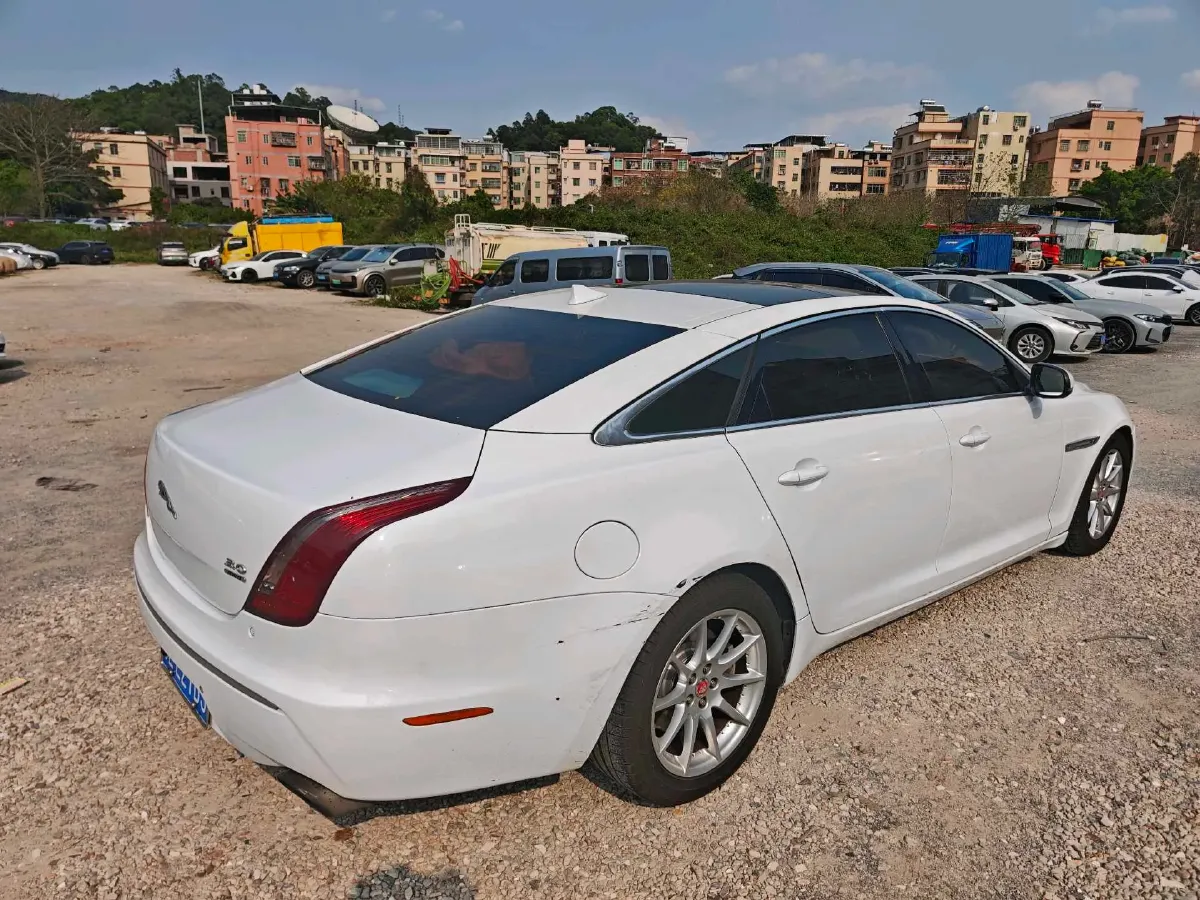2014 Jaguar XJ 2.0T 240HP L4 8AT,autocango,china used car exporter,china ev exporter,chinese used car exporter,chinese used ev exporter