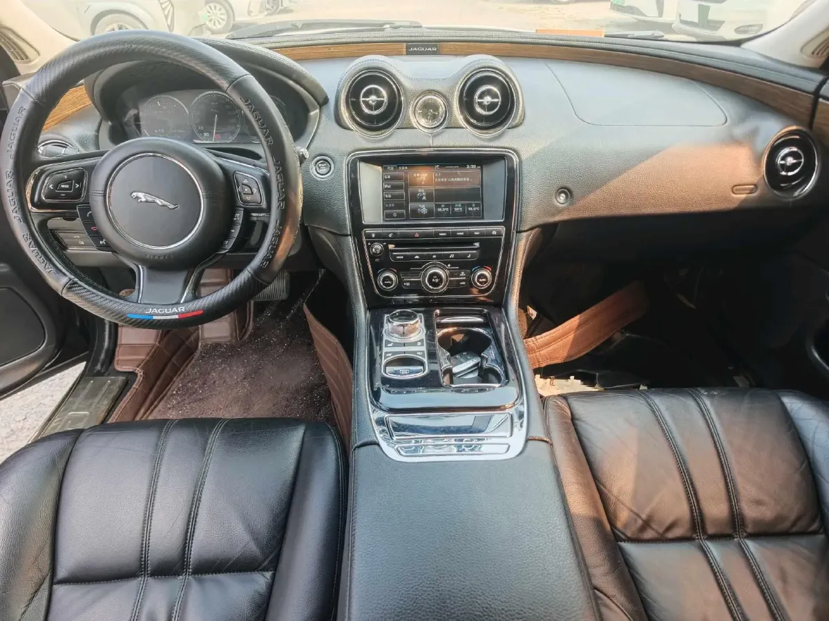 2014 Jaguar XJ 2.0T 240HP L4 8AT,autocango,china used car exporter,china ev exporter,chinese used car exporter,chinese used ev exporter