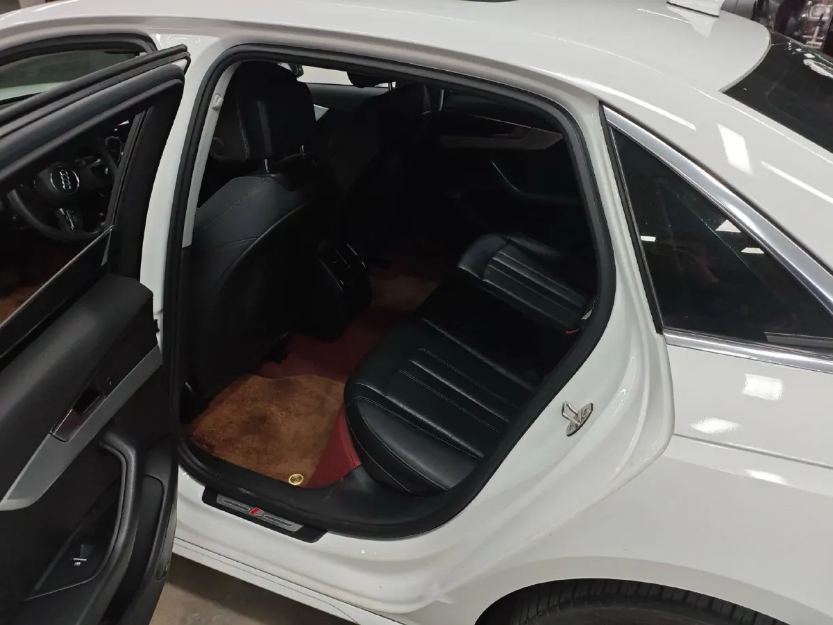 2019 Audi A4L 2.0T 190HP L4 7DCT,autocango,china used car exporter,china ev exporter,chinese used car exporter,chinese used ev exporter