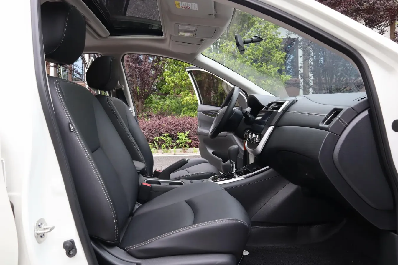 2024 Nissan Tiida 1.6L 122HP L4 CVT,autocango,china used car exporter,china ev exporter,chinese used car exporter,chinese used ev exporter