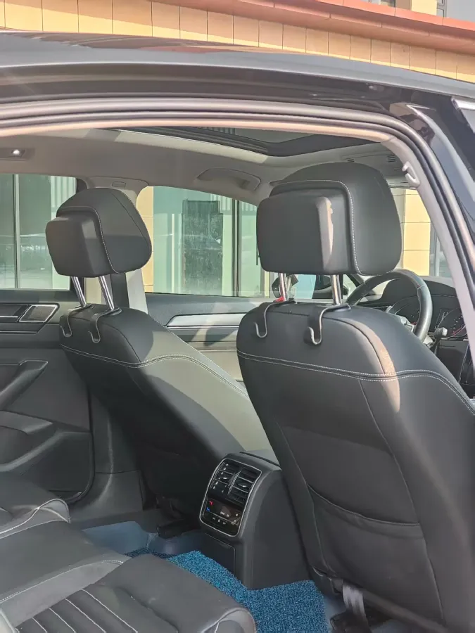 2023 Volkswagen Magotan 2.0T 186HP L4 7DCT,autocango,china used car exporter,china ev exporter,chinese used car exporter,chinese used ev exporter