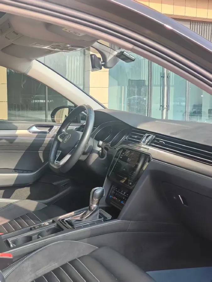 2023 Volkswagen Magotan 2.0T 186HP L4 7DCT,autocango,china used car exporter,china ev exporter,chinese used car exporter,chinese used ev exporter