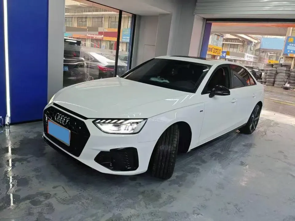 2024 Audi A4L 2.0T 190HP L4 7DCT,autocango,china used car exporter,china ev exporter,chinese used car exporter,chinese used ev exporter