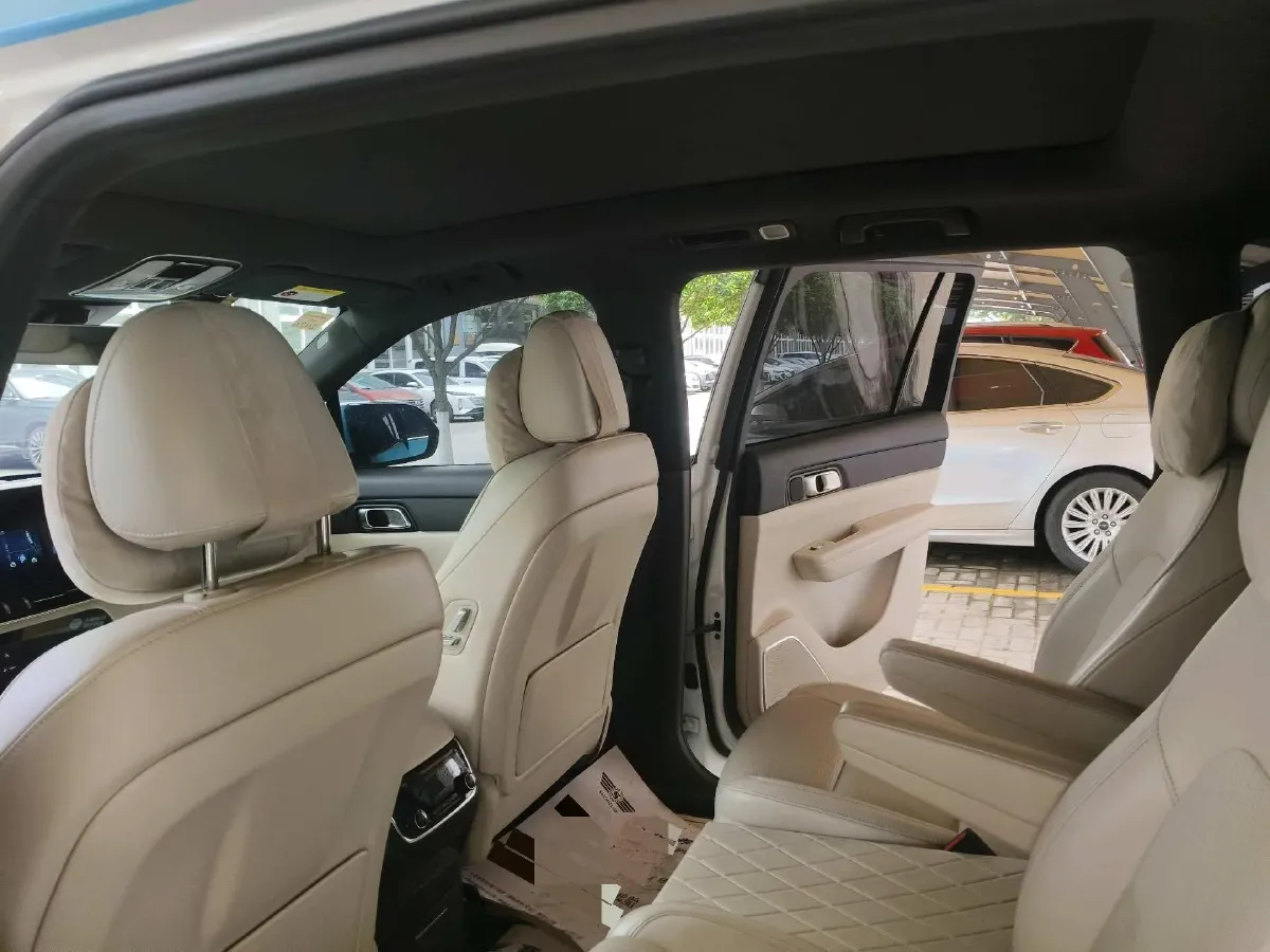 2021 Li ONE Range Extended 131HP REEV 40.5KWH,autocango,china used car exporter,china ev exporter,chinese used car exporter,chinese used ev exporter