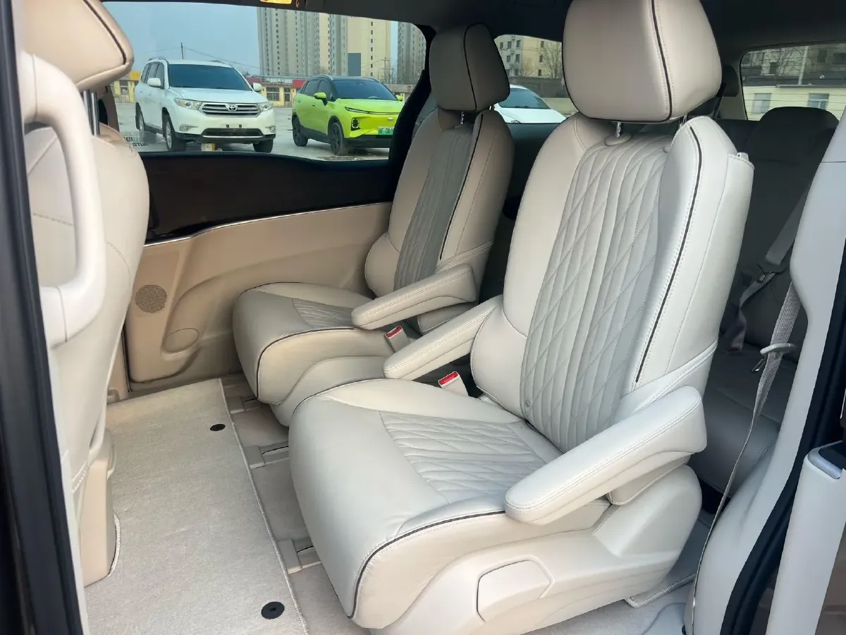 2022 Buick GL8 2.0T 237HP L4 9AT,autocango,china used car exporter,china ev exporter,chinese used car exporter,chinese used ev exporter