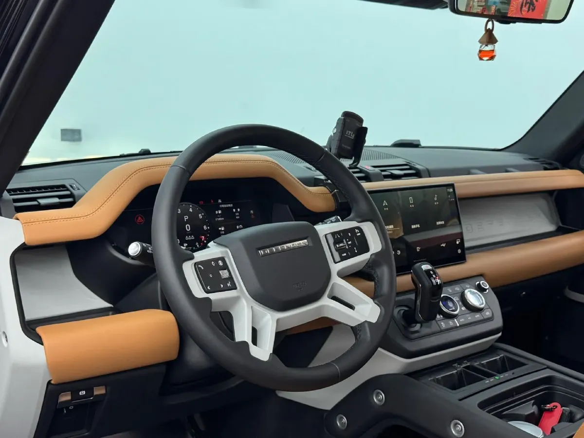 2024 Land Rover Defender 3.0T 400HP L6 8AT,autocango,china used car exporter,china ev exporter,chinese used car exporter,chinese used ev exporter