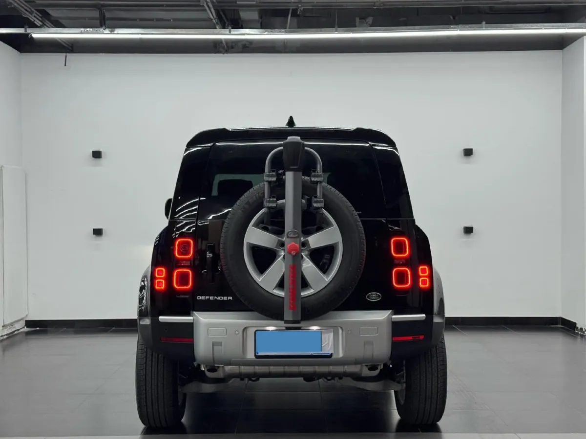 2024 Land Rover Defender 3.0T 400HP L6 8AT,autocango,china used car exporter,china ev exporter,chinese used car exporter,chinese used ev exporter