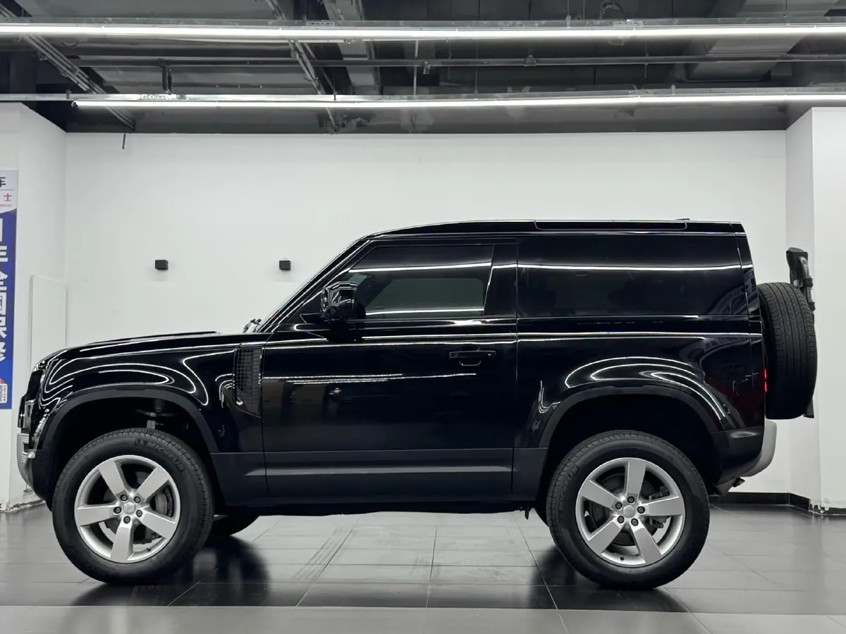 2024 Land Rover Defender 3.0T 400HP L6 8AT,autocango,china used car exporter,china ev exporter,chinese used car exporter,chinese used ev exporter