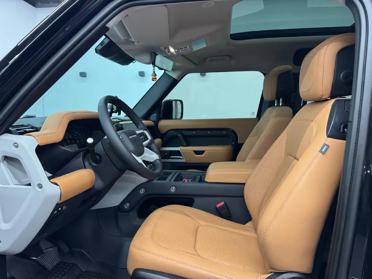 2024 Land Rover Defender 3.0T 400HP L6 8AT,autocango,china used car exporter,china ev exporter,chinese used car exporter,chinese used ev exporter