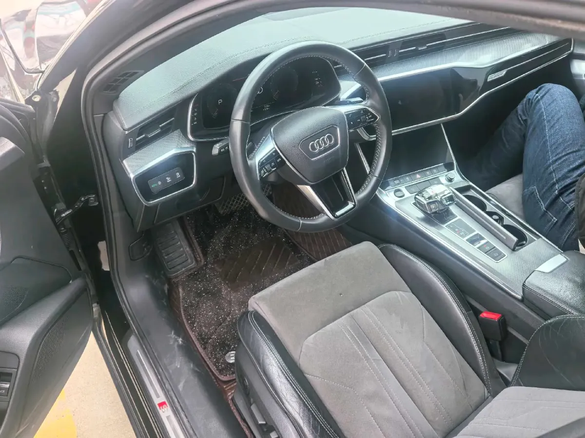 2021 Audi A6L 2.0T 224HP L4 7DCT,autocango,china used car exporter,china ev exporter,chinese used car exporter,chinese used ev exporter