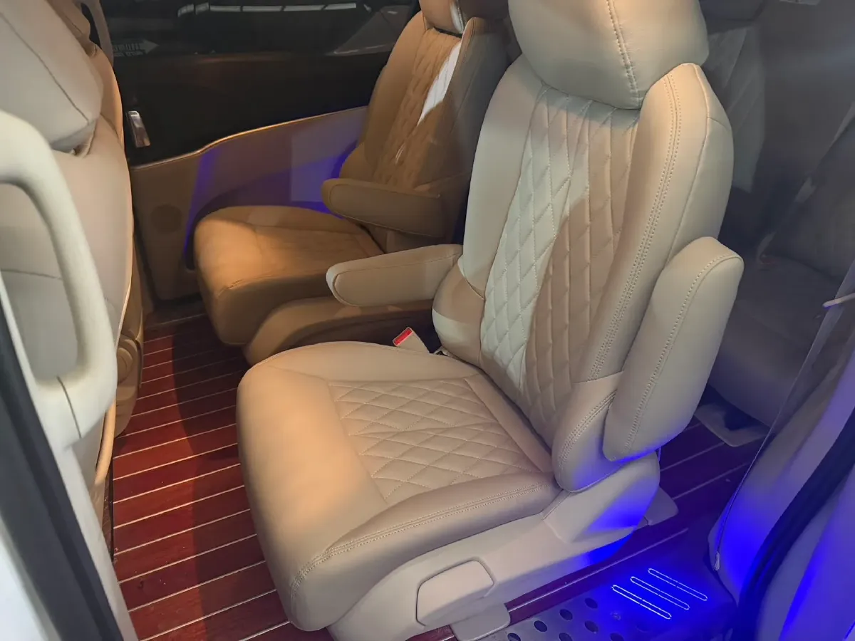 2021 Buick GL8 2.0T 237HP L4 9AT,autocango,china used car exporter,china ev exporter,chinese used car exporter,chinese used ev exporter