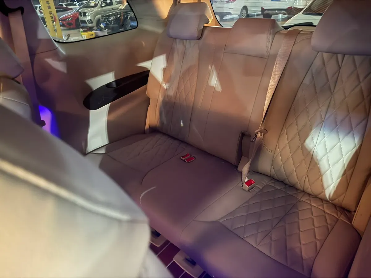 2021 Buick GL8 2.0T 237HP L4 9AT,autocango,china used car exporter,china ev exporter,chinese used car exporter,chinese used ev exporter