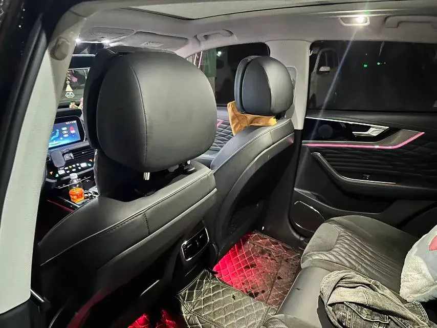 2022 HongQi HS5 2.0T 224HP L4 6AT,autocango,china used car exporter,china ev exporter,chinese used car exporter,chinese used ev exporter