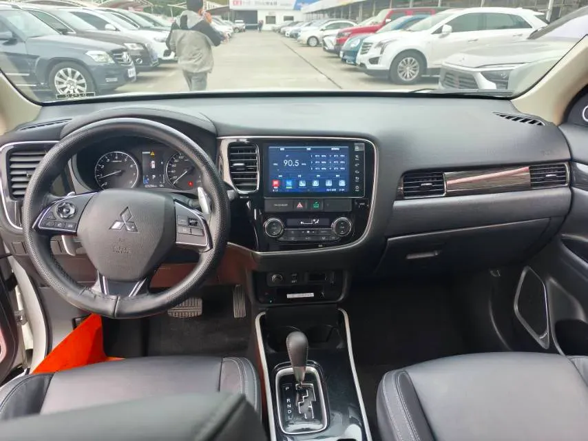 2019 Mitsubishi Outlander 2.4L 192HP L4 CVT,autocango,china used car exporter,china ev exporter,chinese used car exporter,chinese used ev exporter