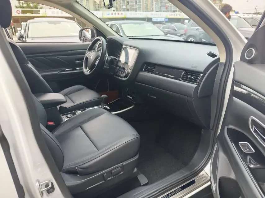 2019 Mitsubishi Outlander 2.4L 192HP L4 CVT,autocango,china used car exporter,china ev exporter,chinese used car exporter,chinese used ev exporter