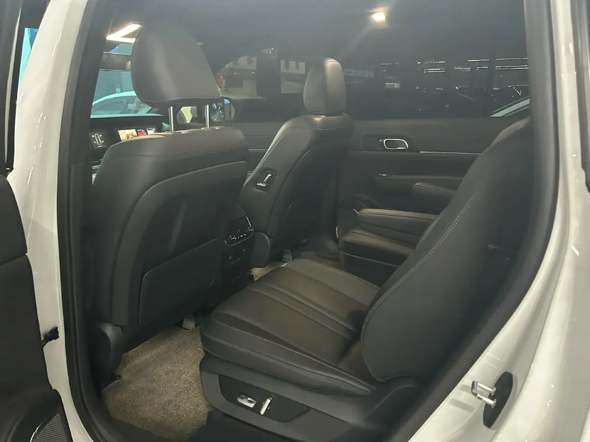 2020 Li ONE Range Extended 131HP REEV 40.5KWH,autocango,china used car exporter,china ev exporter,chinese used car exporter,chinese used ev exporter