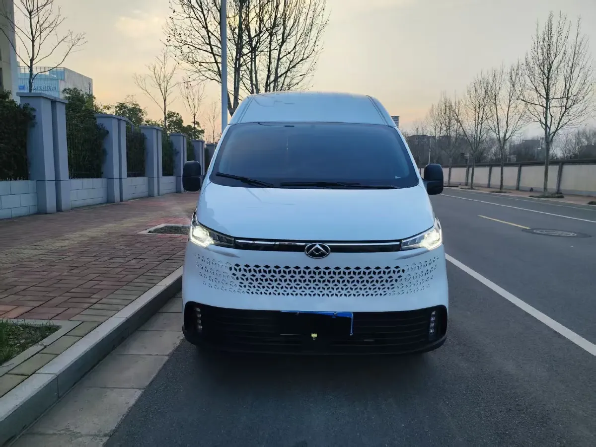 2023 MAXUS XinTu V70 2.0T 150HP L4 9AT,autocango,china used car exporter,china ev exporter,chinese used car exporter,chinese used ev exporter