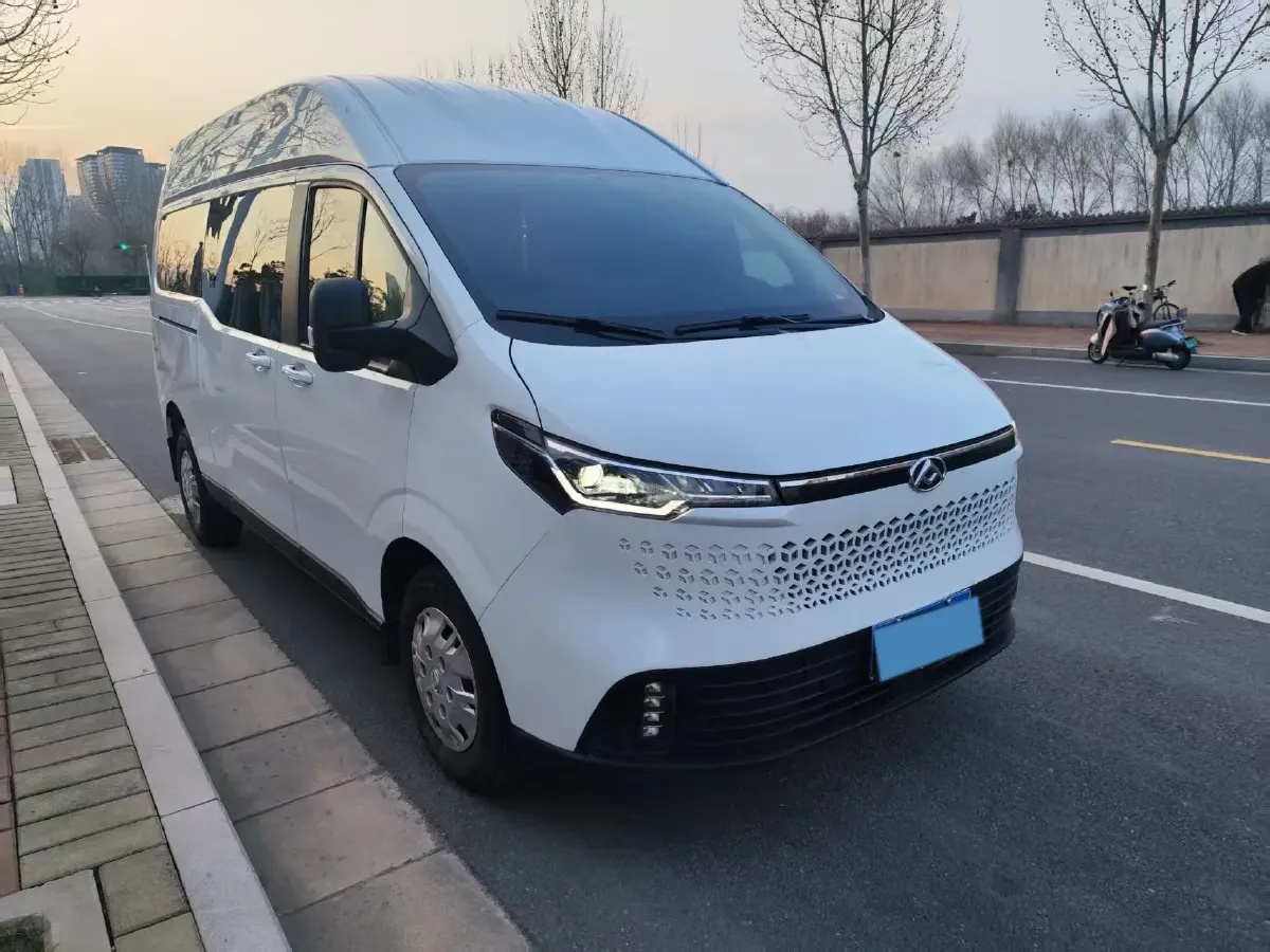 2023 MAXUS XinTu V70 2.0T 150HP L4 9AT,autocango,china used car exporter,china ev exporter,chinese used car exporter,chinese used ev exporter