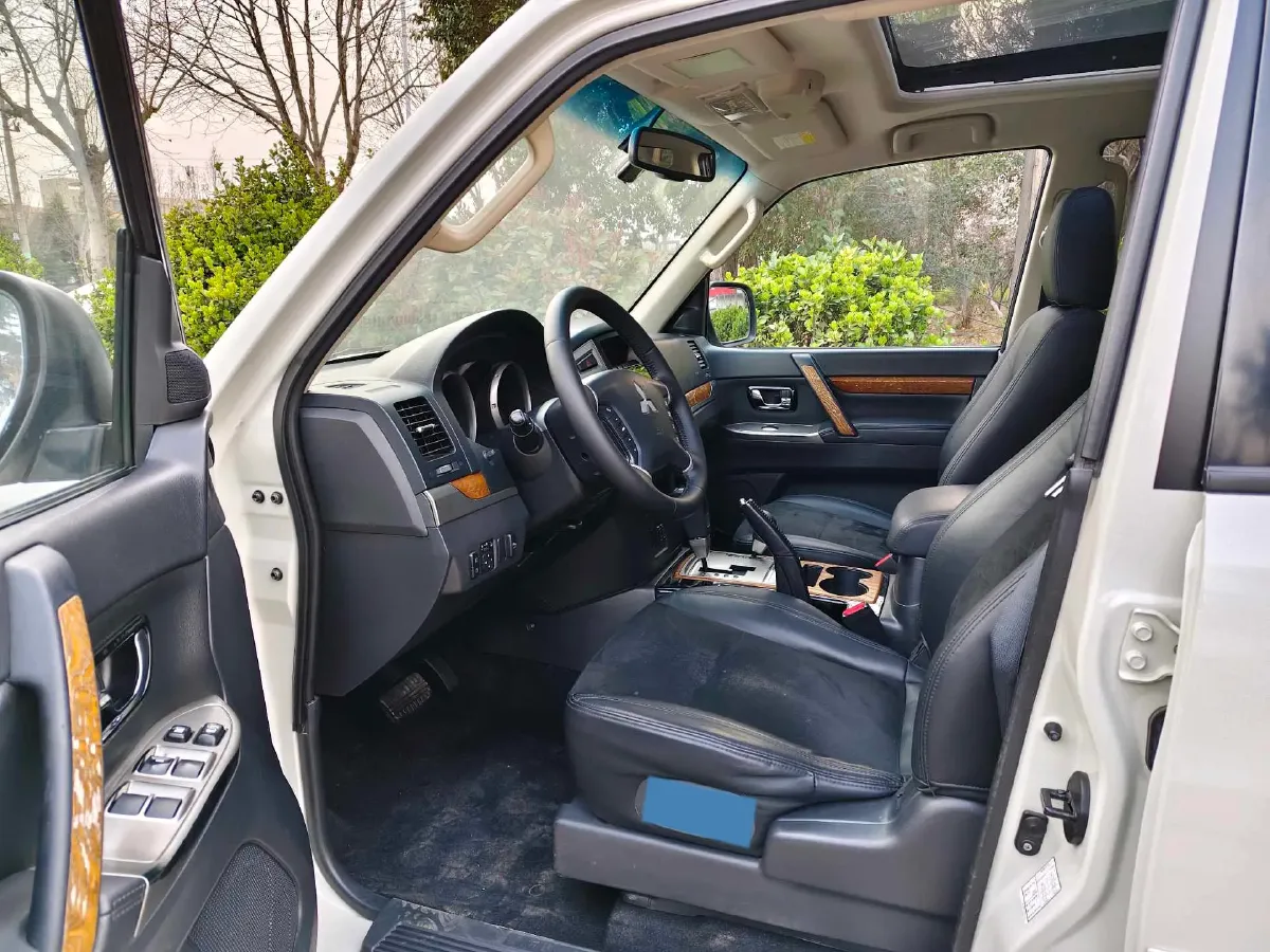 2016 Mitsubishi Pajero 3.0L 174HP V6 5AT,autocango,china used car exporter,china ev exporter,chinese used car exporter,chinese used ev exporter