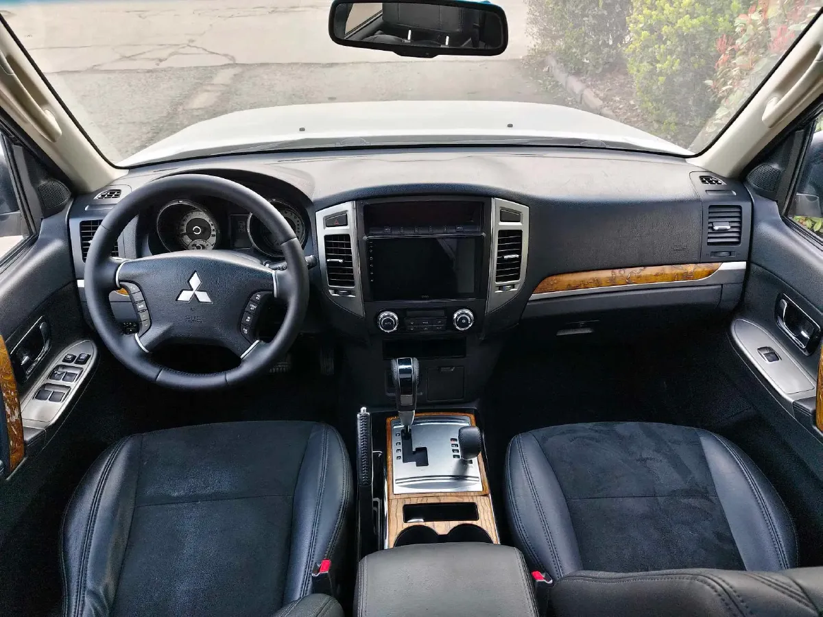 2016 Mitsubishi Pajero 3.0L 174HP V6 5AT,autocango,china used car exporter,china ev exporter,chinese used car exporter,chinese used ev exporter