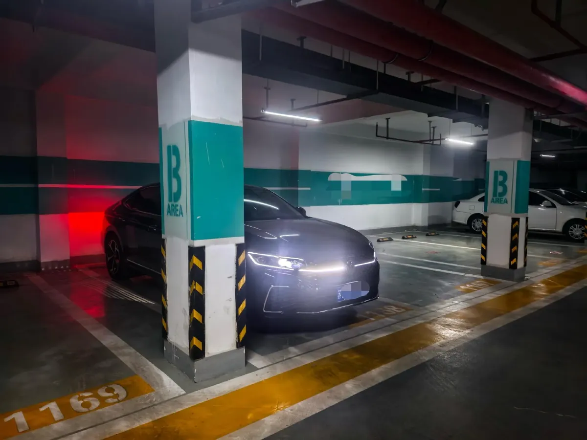 2025 Volkswagen Passat 2.0T 220HP L4 7DCT,autocango,china used car exporter,china ev exporter,chinese used car exporter,chinese used ev exporter