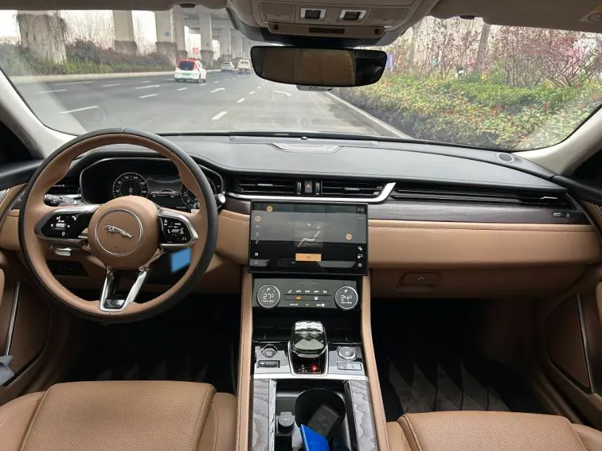 2025 Jaguar XFL 2.0T 250HP L4 8AT,autocango,china used car exporter,china ev exporter,chinese used car exporter,chinese used ev exporter