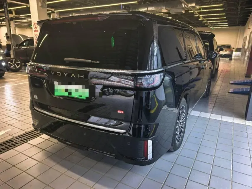 2026 Voyah Dream 1.5T 150HP L4 PHEV,autocango,china used car exporter,china ev exporter,chinese used car exporter,chinese used ev exporter