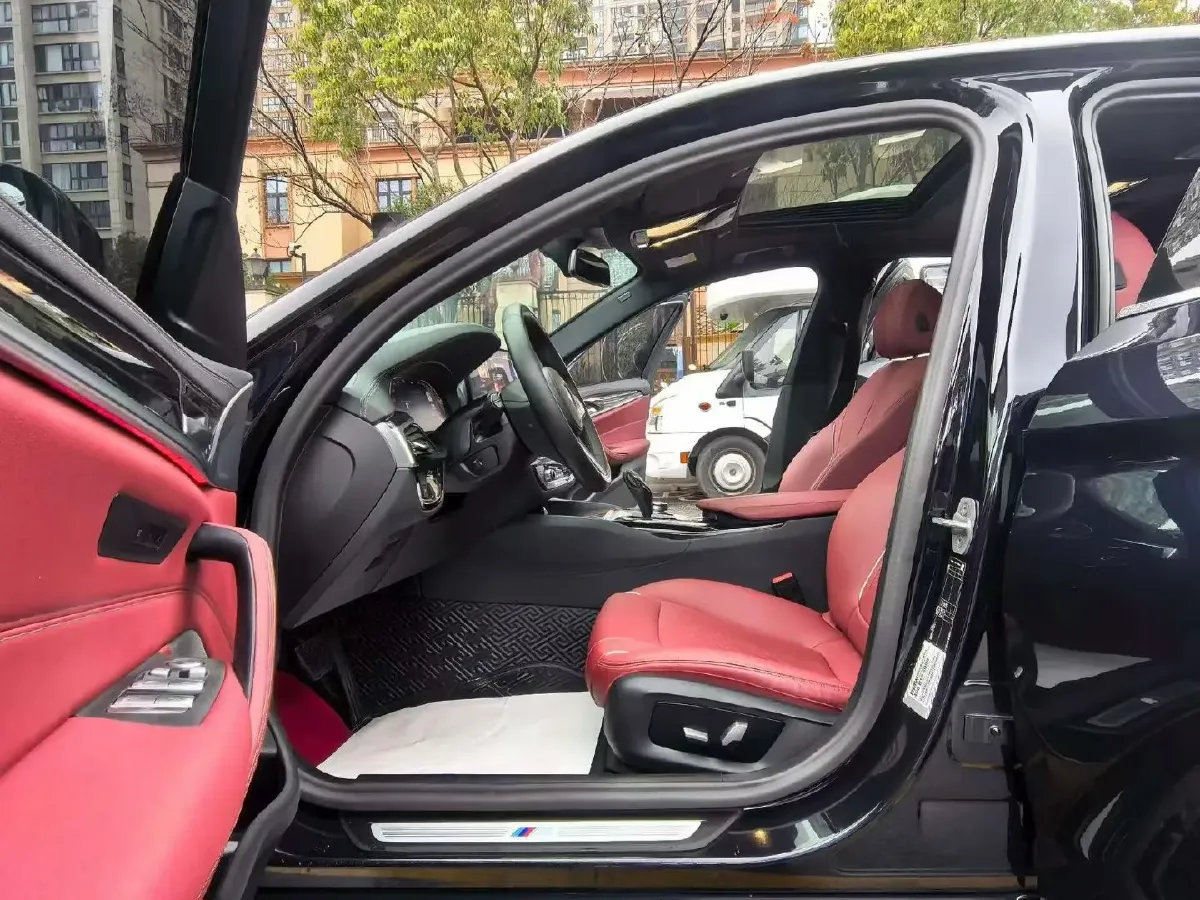 2022 BMW 5 Series 2.0T 184HP L4 8AT,autocango,china used car exporter,china ev exporter,chinese used car exporter,chinese used ev exporter