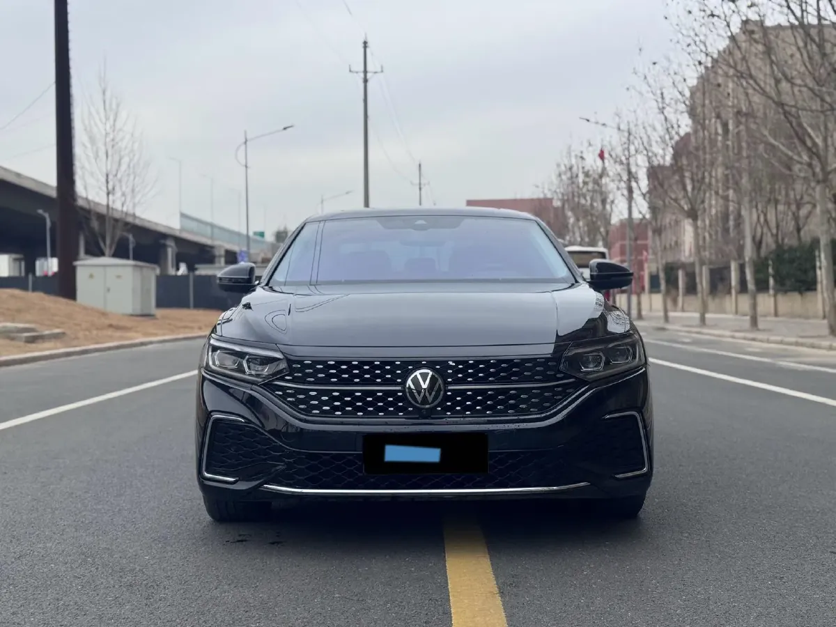 2024 Volkswagen Passat 2.0T 220HP L4 7DCT,autocango,china used car exporter,china ev exporter,chinese used car exporter,chinese used ev exporter