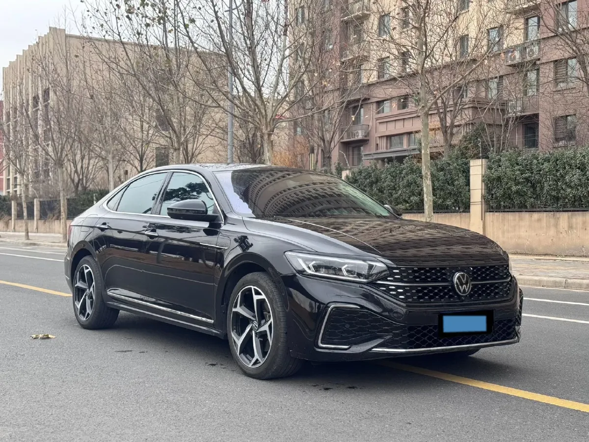 2024 Volkswagen Passat 2.0T 220HP L4 7DCT,autocango,china used car exporter,china ev exporter,chinese used car exporter,chinese used ev exporter