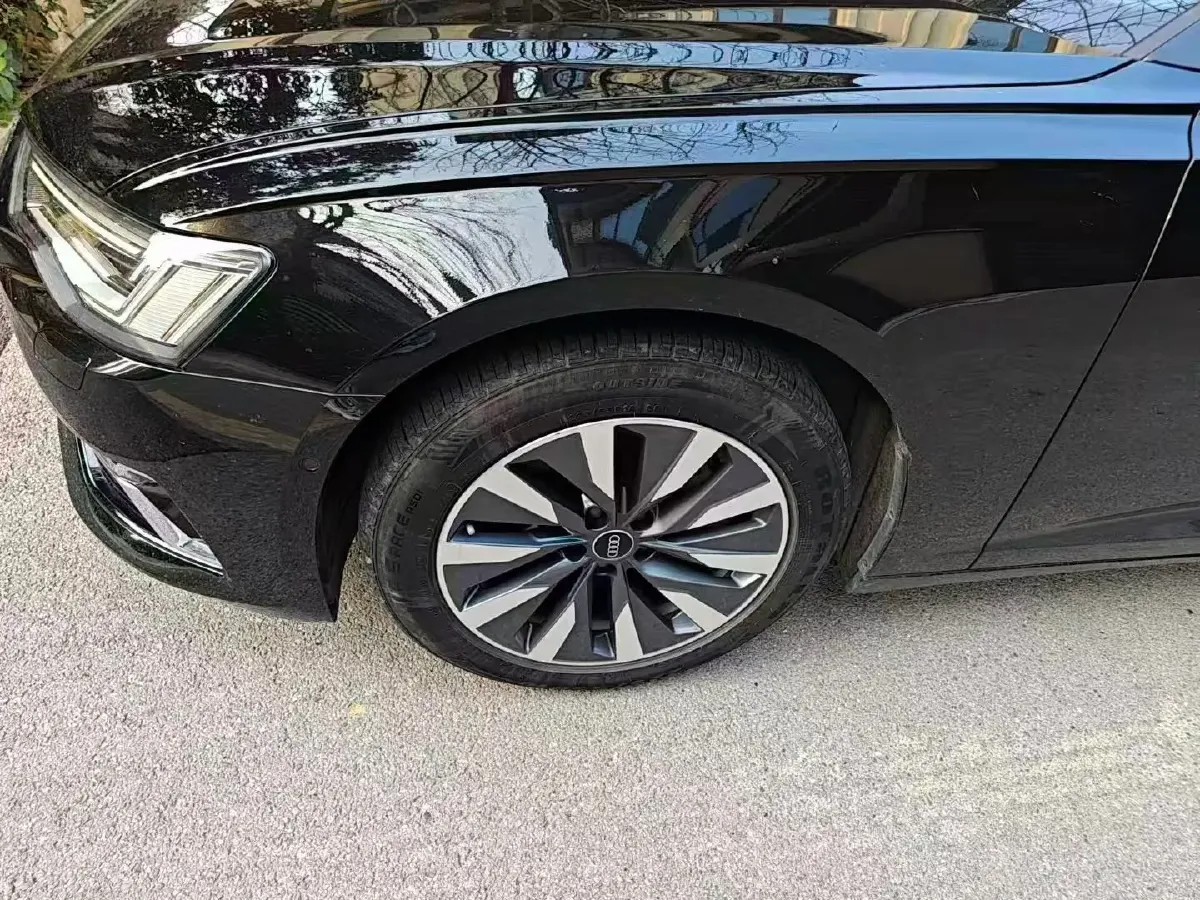 2023 Audi A6L 2.0T 245HP L4 7DCT,autocango,china used car exporter,china ev exporter,chinese used car exporter,chinese used ev exporter