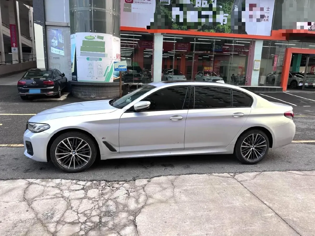 2022 BMW 5 Series 2.0T 252HP L4 8AT,autocango,china used car exporter,china ev exporter,chinese used car exporter,chinese used ev exporter