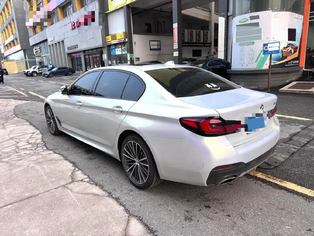 2022 BMW 5 Series 2.0T 252HP L4 8AT,autocango,china used car exporter,china ev exporter,chinese used car exporter,chinese used ev exporter