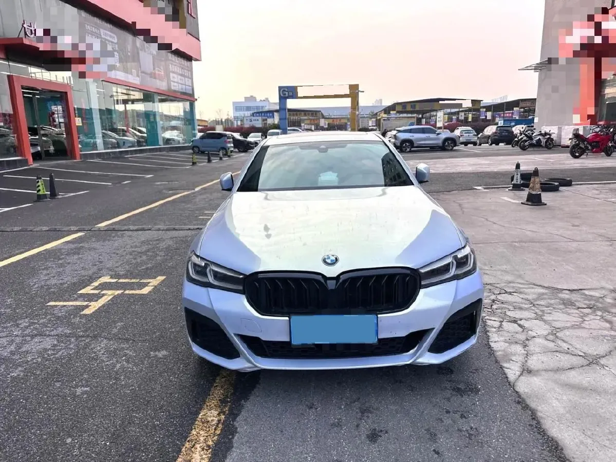2022 BMW 5 Series 2.0T 252HP L4 8AT,autocango,china used car exporter,china ev exporter,chinese used car exporter,chinese used ev exporter