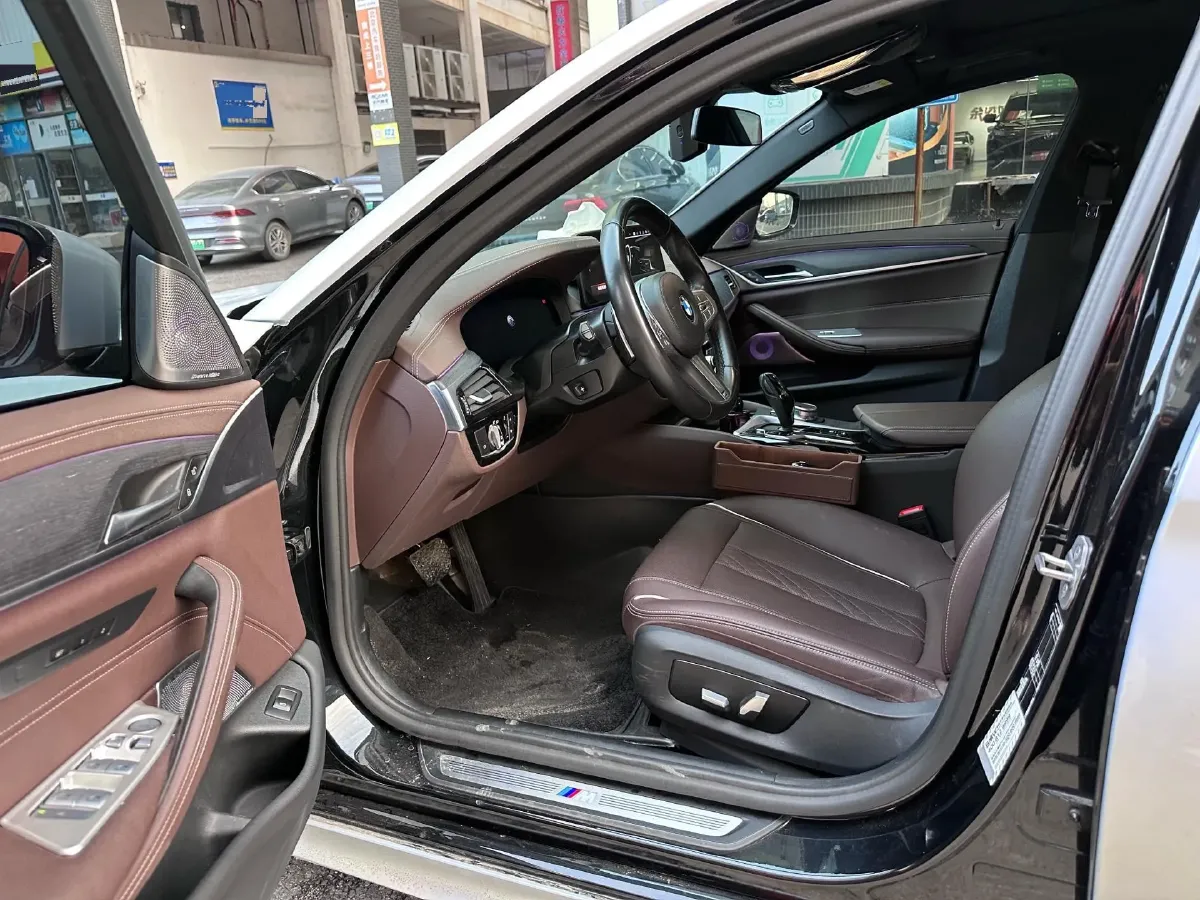 2022 BMW 5 Series 2.0T 252HP L4 8AT,autocango,china used car exporter,china ev exporter,chinese used car exporter,chinese used ev exporter