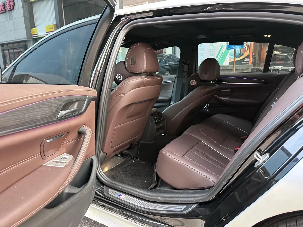 2022 BMW 5 Series 2.0T 252HP L4 8AT,autocango,china used car exporter,china ev exporter,chinese used car exporter,chinese used ev exporter