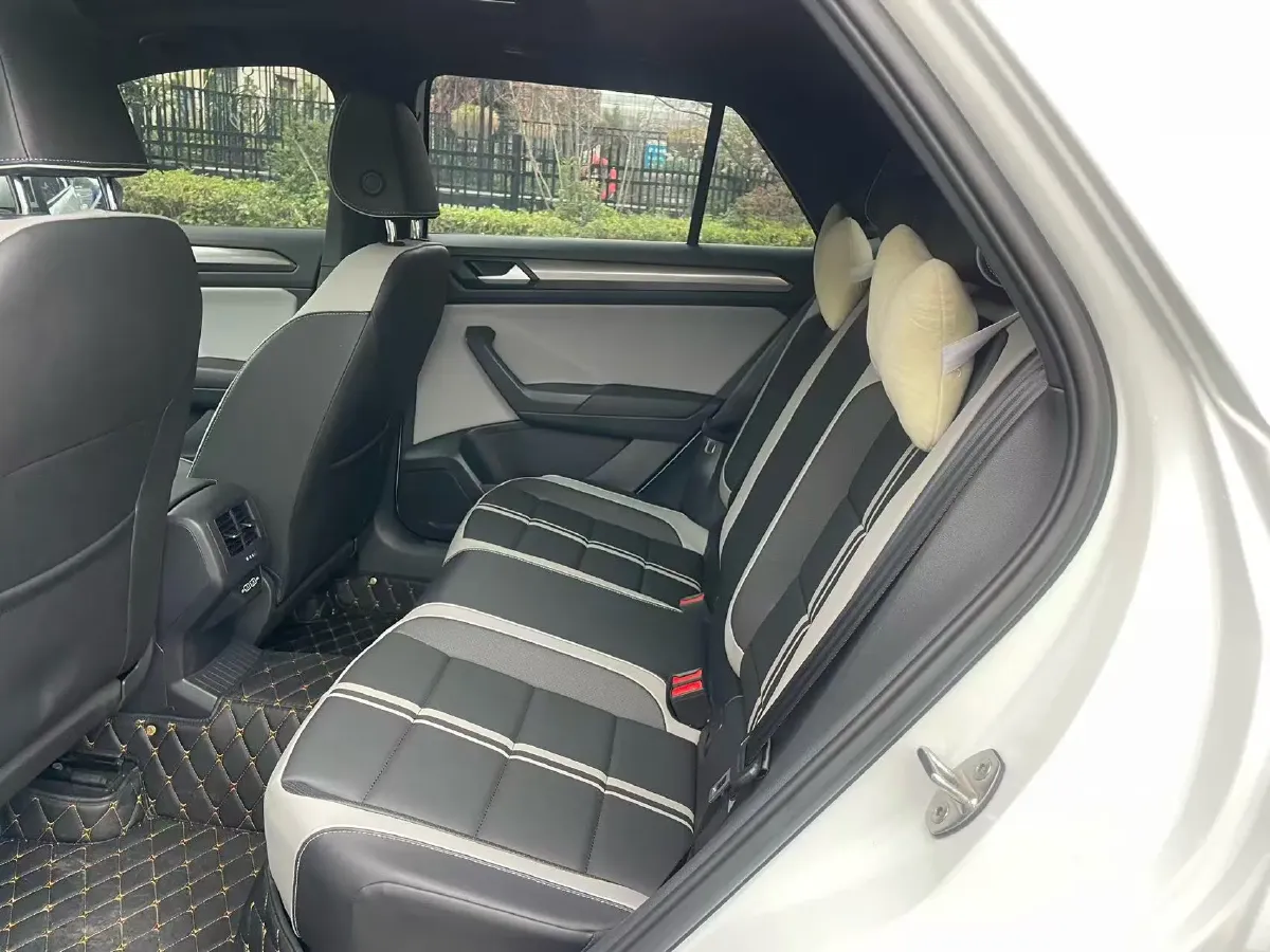 2023 Volkswagen T-Roc 1.5T 160HP L4 7DCT,autocango,china used car exporter,china ev exporter,chinese used car exporter,chinese used ev exporter