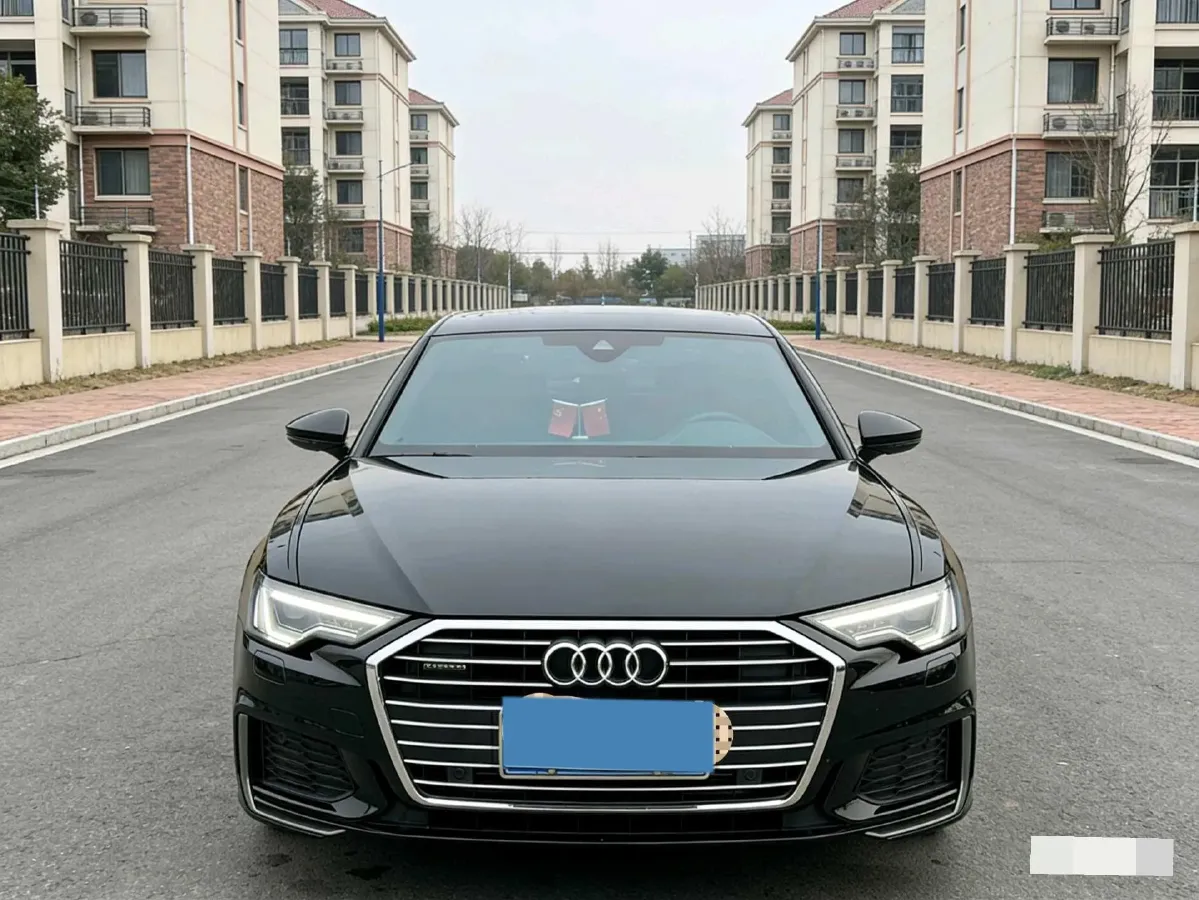 2022 Audi A6L 2.0T 190HP L4 7DCT,autocango,china used car exporter,china ev exporter,chinese used car exporter,chinese used ev exporter