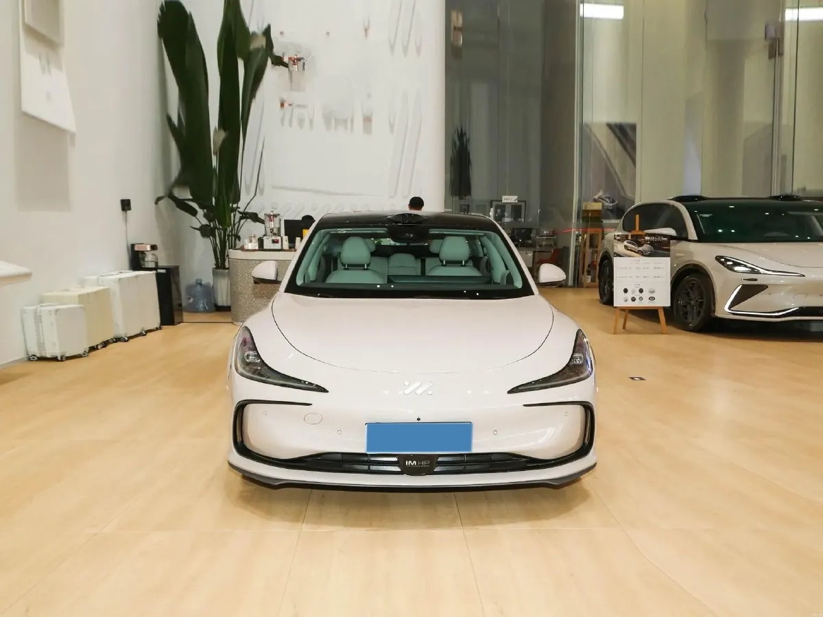 2024 IM L6 BEV 75KWH,autocango,china used car exporter,china ev exporter,chinese used car exporter,chinese used ev exporter