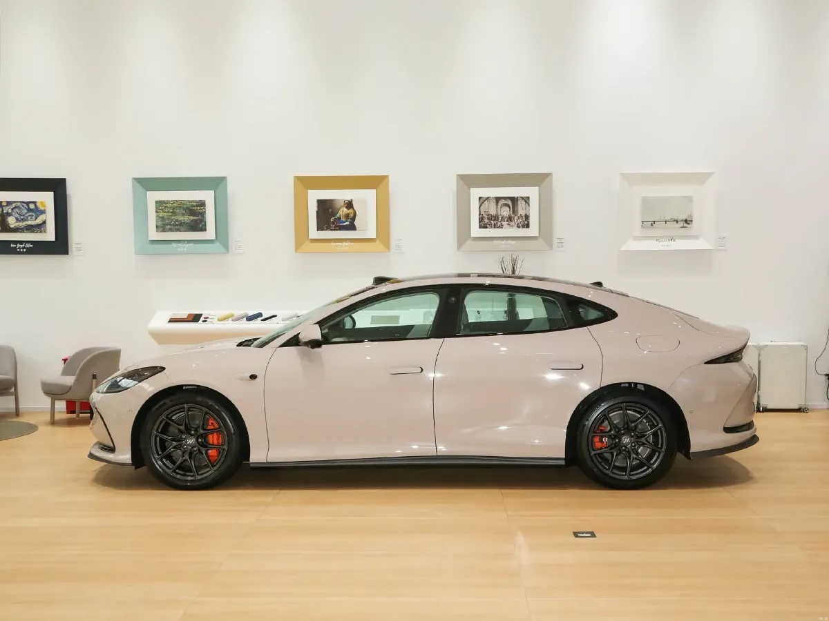 2024 IM L6 BEV 75KWH,autocango,china used car exporter,china ev exporter,chinese used car exporter,chinese used ev exporter