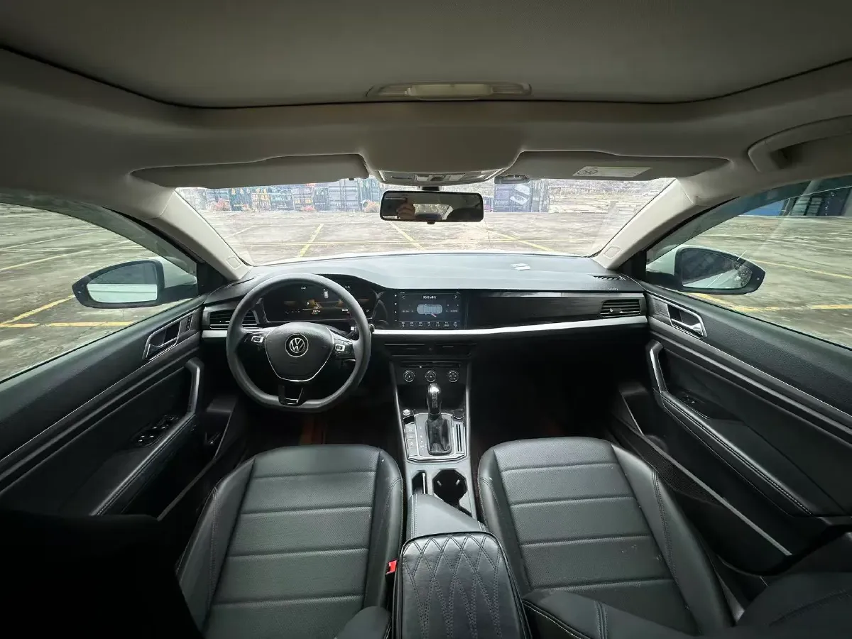 2022 Bestune B70 2.0T 224HP L4 6AT,autocango,china used car exporter,china ev exporter,chinese used car exporter,chinese used ev exporter