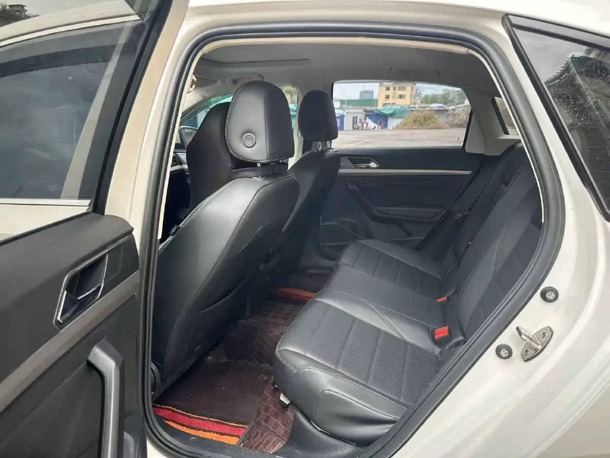 2022 Bestune B70 2.0T 224HP L4 6AT,autocango,china used car exporter,china ev exporter,chinese used car exporter,chinese used ev exporter