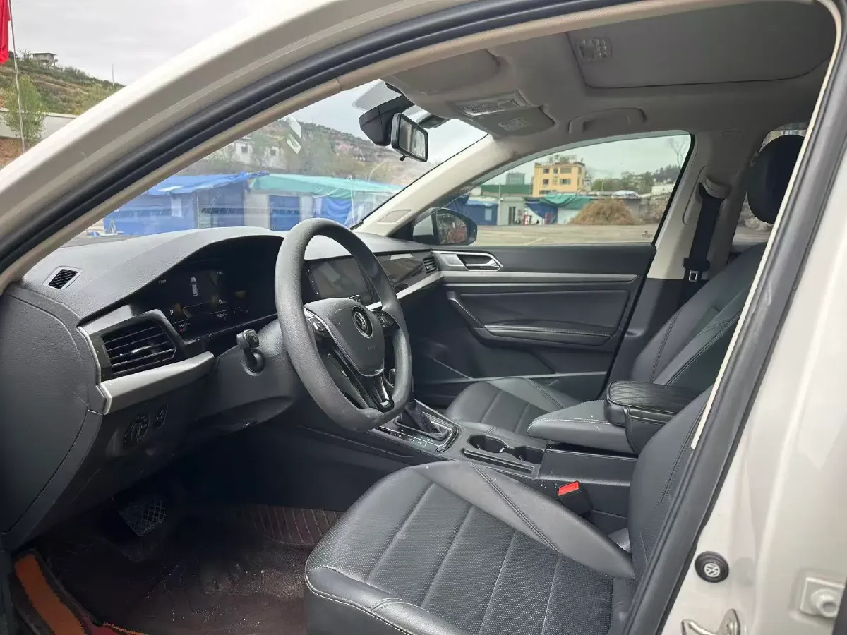 2022 Bestune B70 2.0T 224HP L4 6AT,autocango,china used car exporter,china ev exporter,chinese used car exporter,chinese used ev exporter